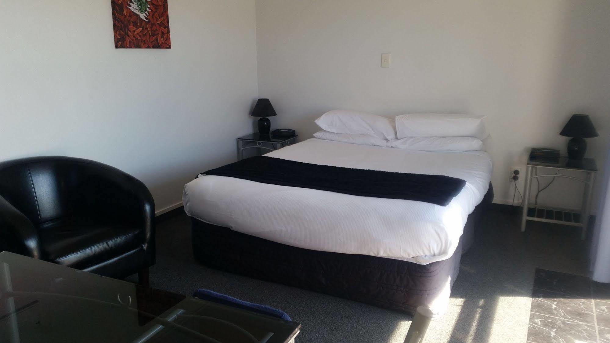 Comfort Inn Fairmont Motor Lodge Хейстингс Екстериор снимка